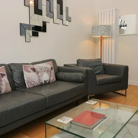 12 Blue Hill Park Daire *